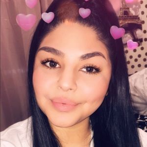 Meet your fellow Posher, Kassy 💕